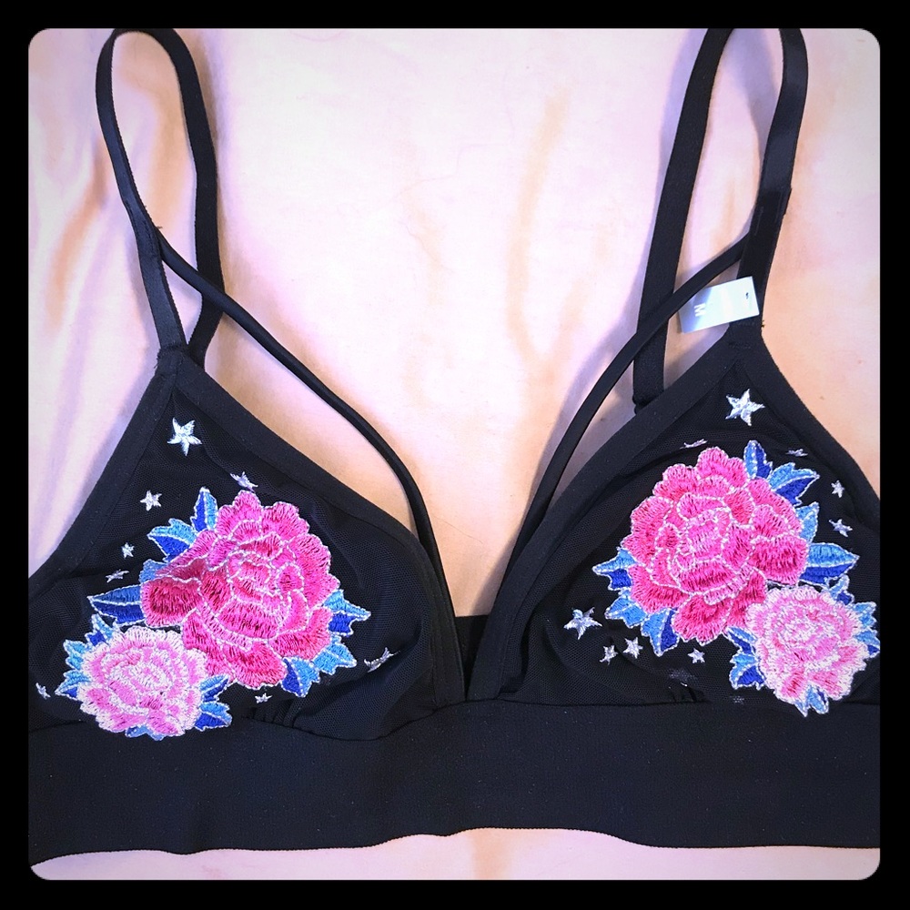 NWT Victoria’s Secrets embroidered bralette